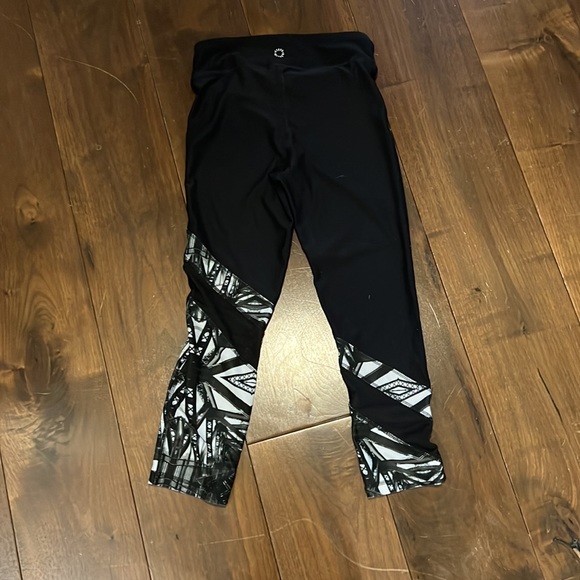 Steve Madden Cropped Leggings - Picture 4 of 5